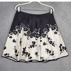 White house Black Market Women's 100% Silk Floral Skirt Size 2