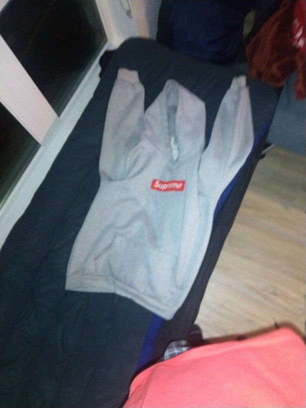 Supreme Hoodie - Draw Strings Missing