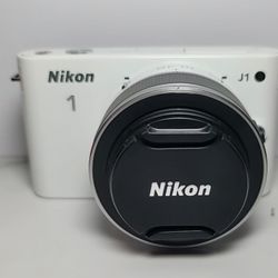 Nikon 1 J1 10.1MP Digital Camera - White Kit w/VR 10-30mm Lens Working Read
