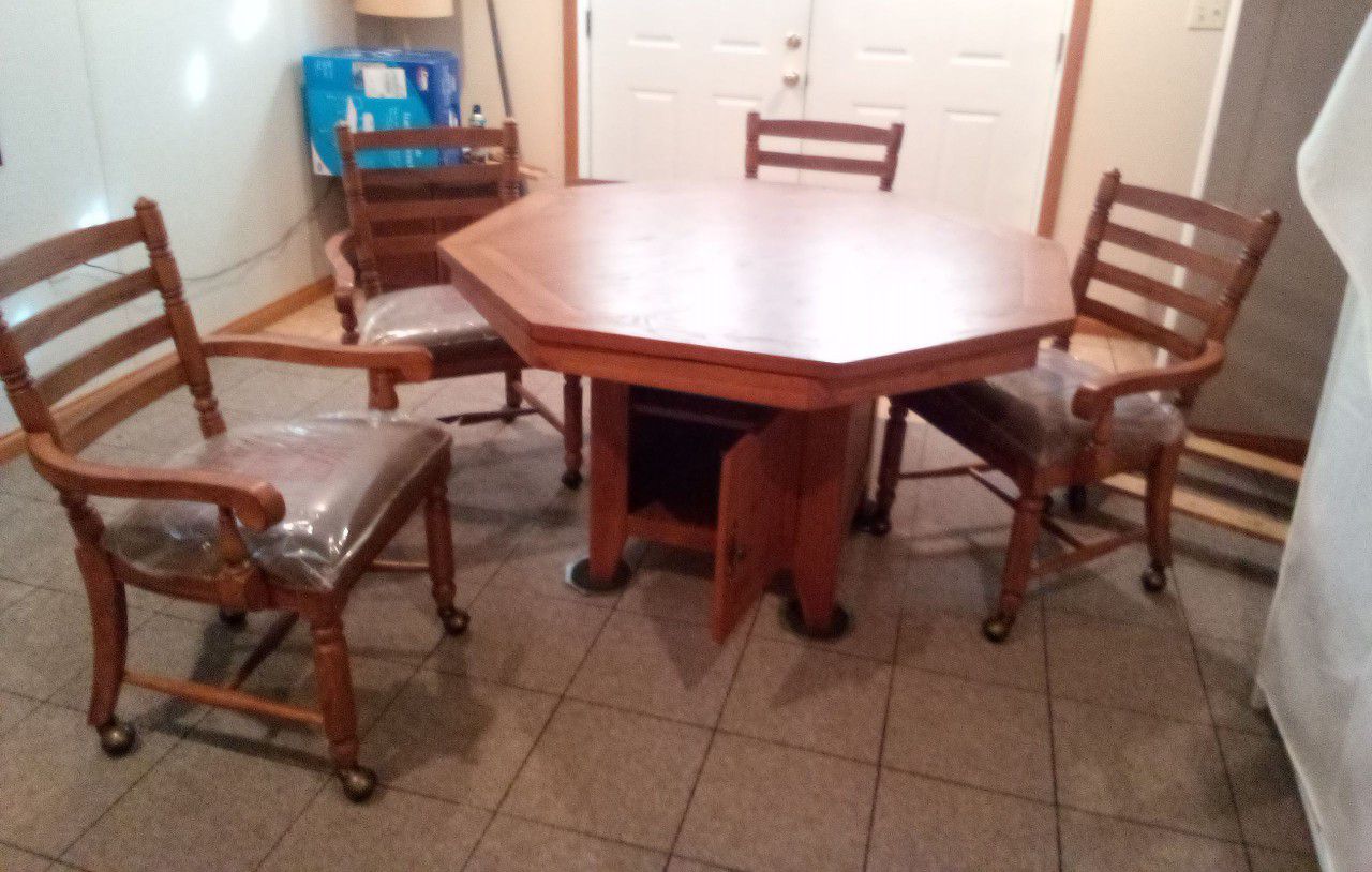 BROYHILL SOLID OAK Octagonal Table/Poker Table with 4 Chairs