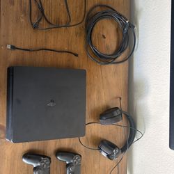 PS4 Slim 