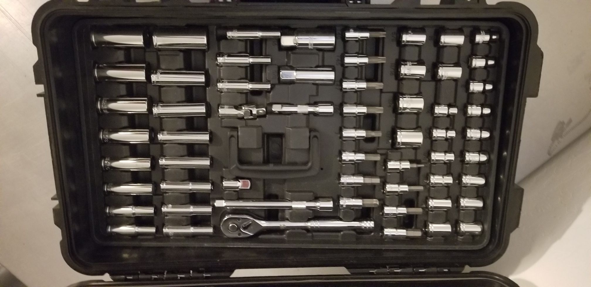 JobSmart 324Piece Mechanic's Tool Set with WaterResistant Case SKU