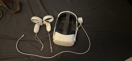 Oculus Quest 2 with battery pack