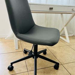 Like New!!! Back Task Desk Chair, Dark Gray, Computer seat (HABLÓ ESPAÑOL)  