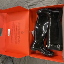 woman’s hunter boots size 9