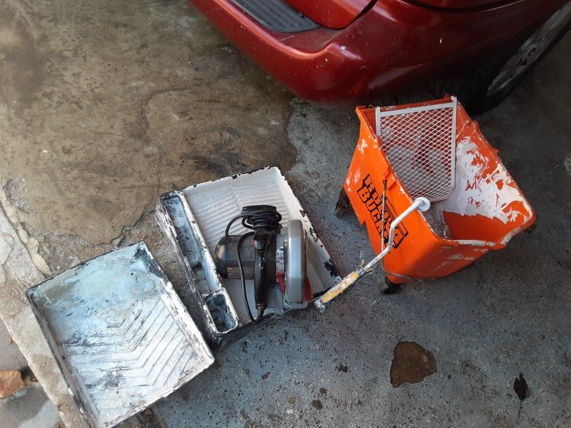 Cubeta Con Llantas Para Pintar,2 Charolas Para Pintar,serrucho Electrico Casi Nuevo. Un Frame De Rodillo