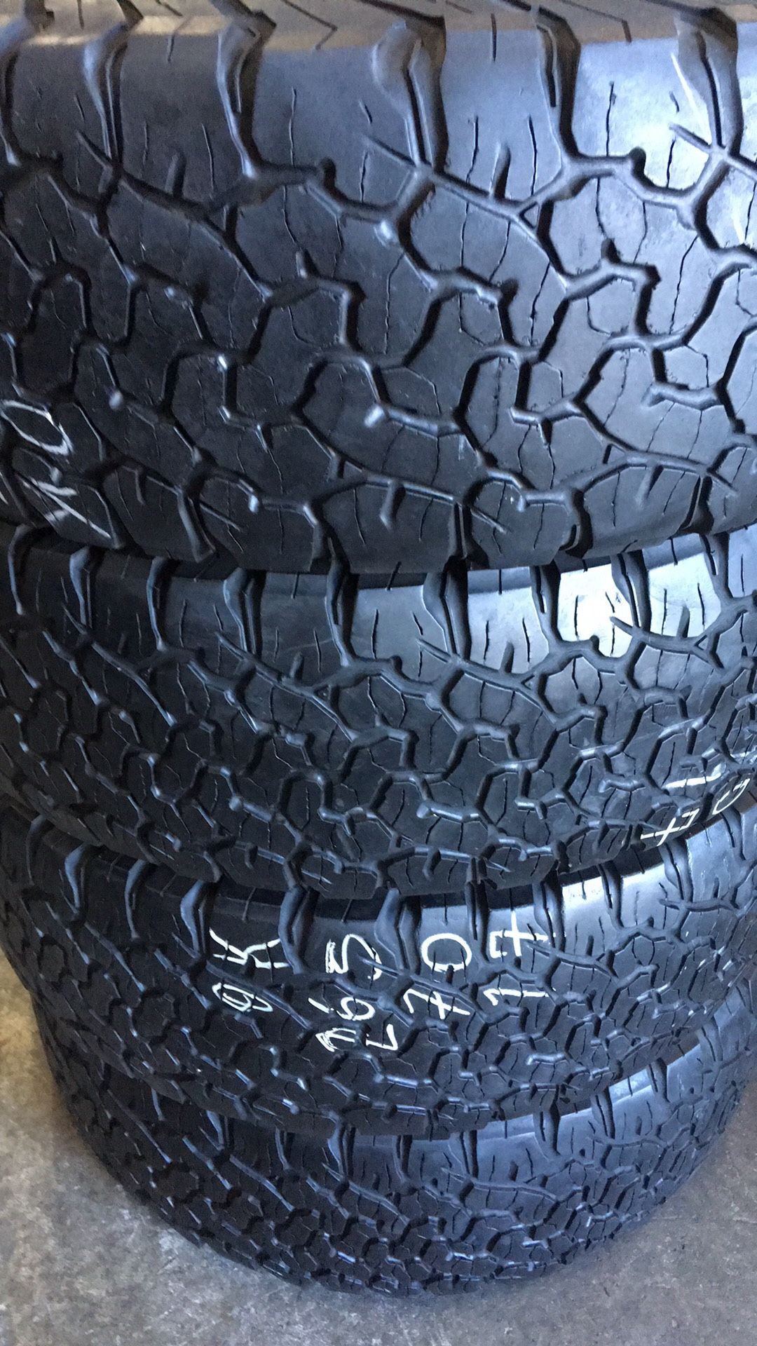 265/70-17 bfgoodrich all terrain ko2