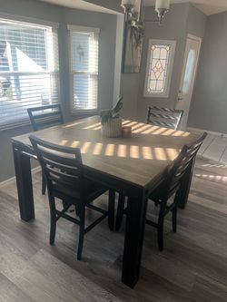 Counter Height Dining Table Set with 4 Chairs