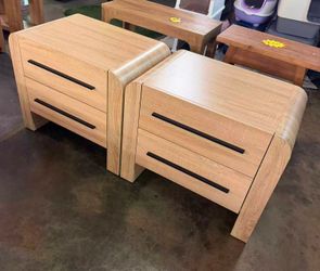 assembled 2 Drawers Nightstand Set of 2, 27.55" Bedside Table, Light Brown
Modern Curved Design, Metal Handles, Storage, For Bedroom