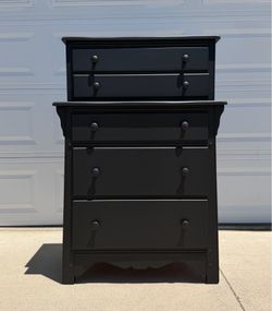 5 Drawer Solid Maple Wood Dresser / Color: Black
