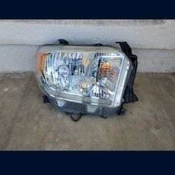 2014-2016 TOYOTA TUNDRA RIGHT
HEADLIGHT DRL RUNNING DAY LIGHT LED
ACCENT GENUINE USED OEM. D3