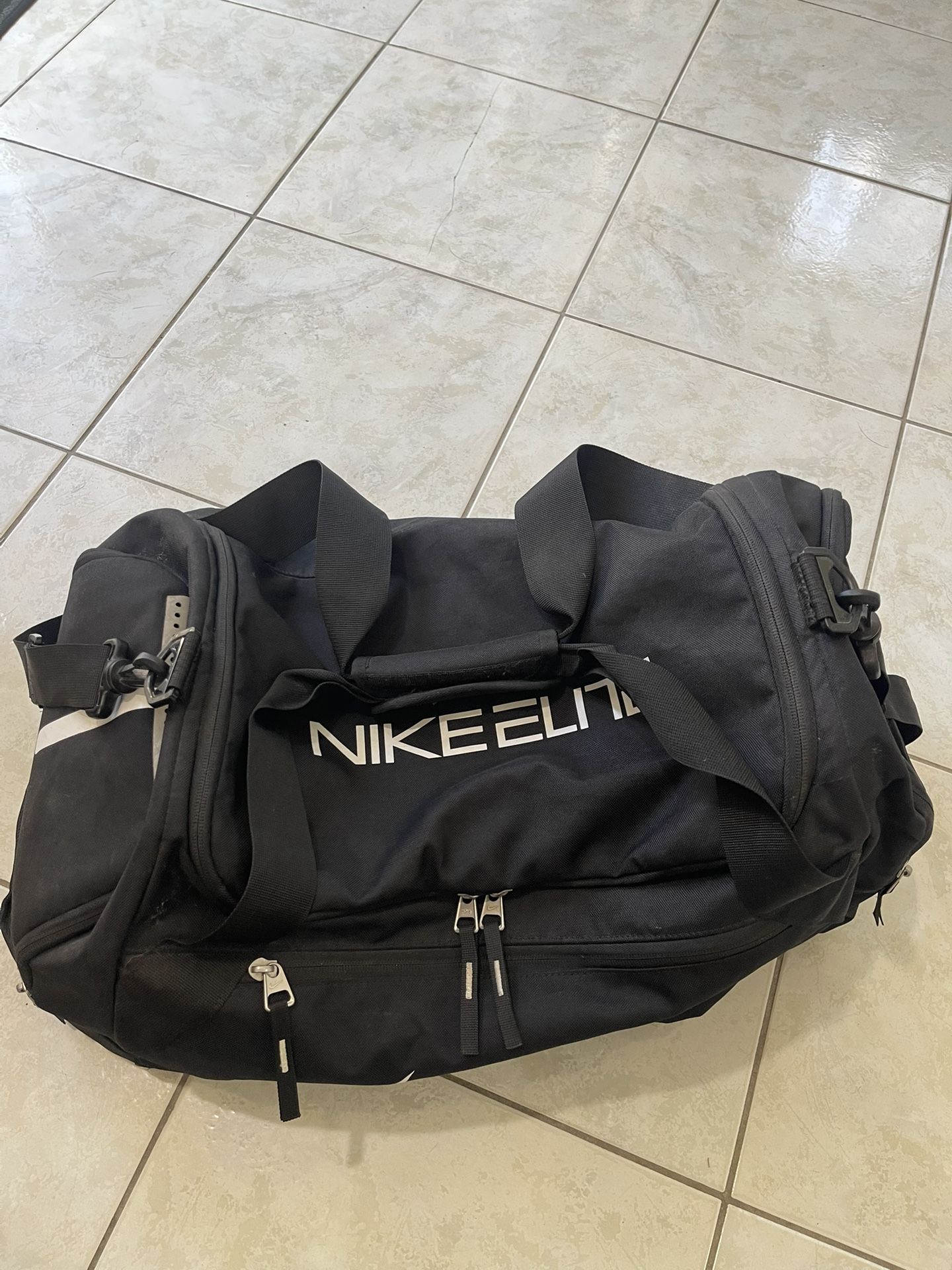 Nike Elite Duffle Bag Gym Bag