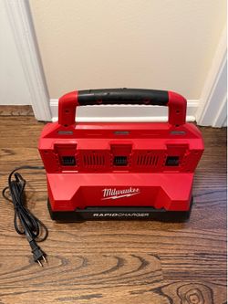 Milwaukee M18 18V Lithium-Ion PACKOUT 6-Port Rapid Charger