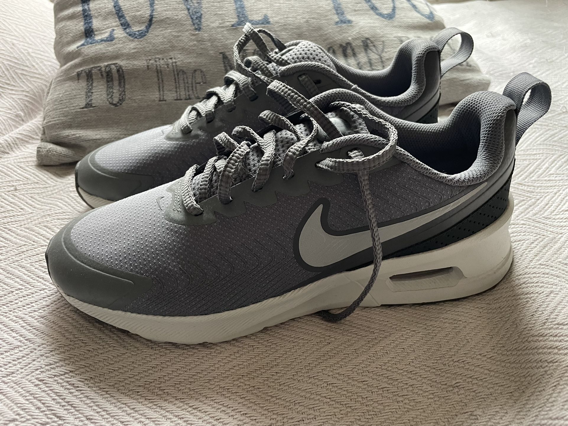 NEW Nike Air Nuaxis running shoe Men’s Size 8