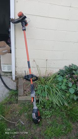 Black & Decker Weed Eater And Hedge Trimmer