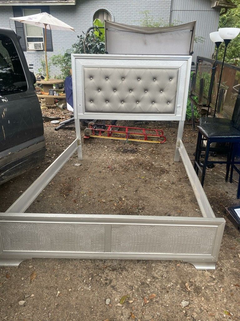 Queen Bed Olive Grey