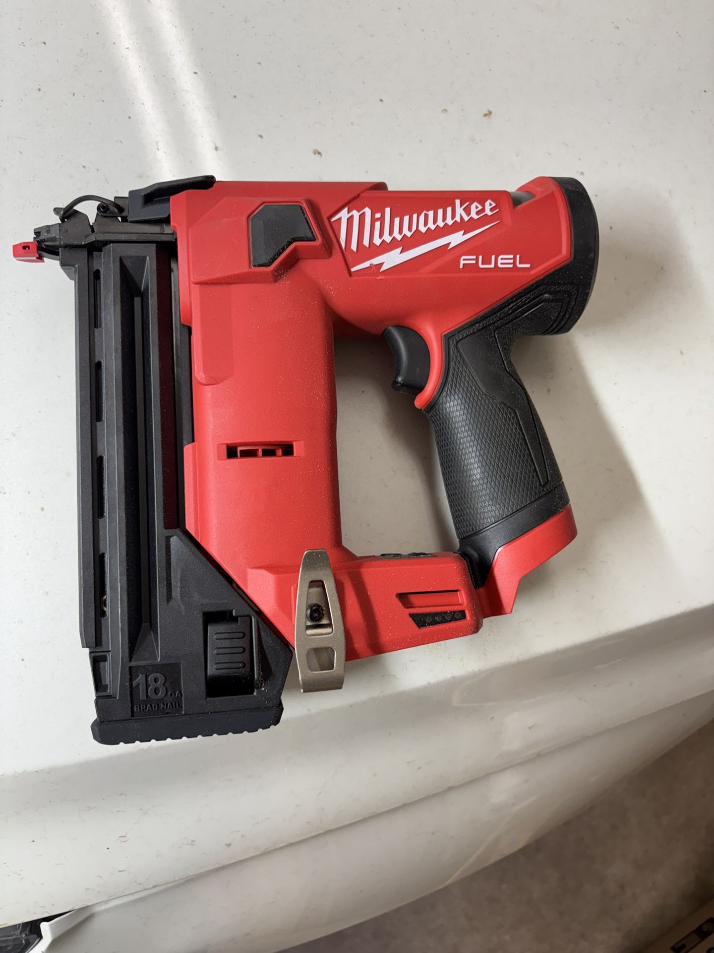 M12 18 Ga Brad Nailer