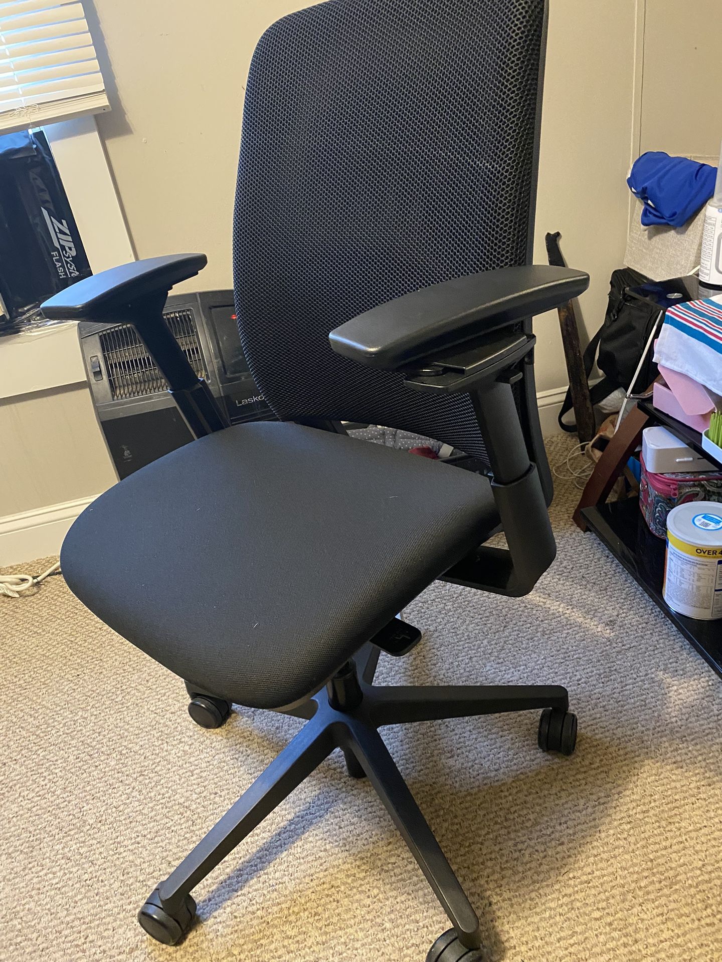 NEW STEELCASE AMIA OFFICE CHAIR GREAT CONDITION