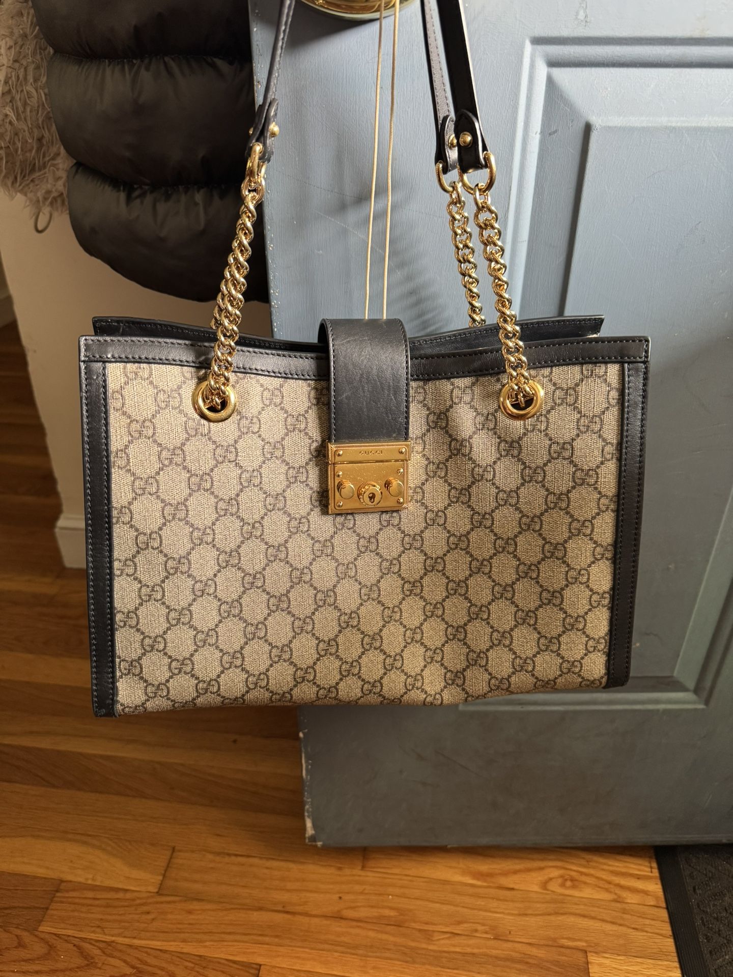 Gucci GG Supreme Padlock Medium