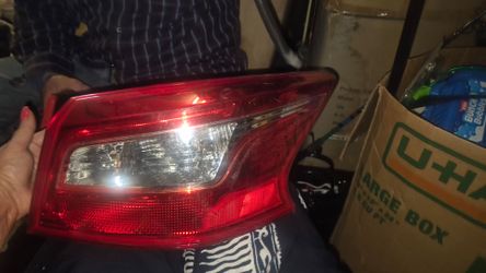 2016 2017 Nissan Sentra left rear light
