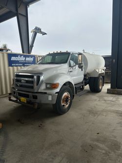 2007 Ford F-750 XL 2,000 Gal 4x2 Water Truck
