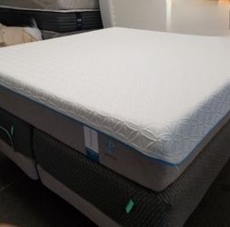 King size bed. Great condition-$0!