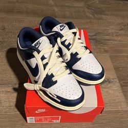 Woman Dunk Low Vintage Blue 