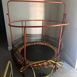 KID TRAMPOLINE