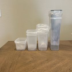 FOOD STORAGE CONTAINER