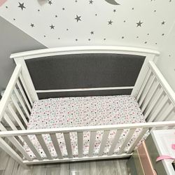 Baby Crib -like New -Free Mattress 
