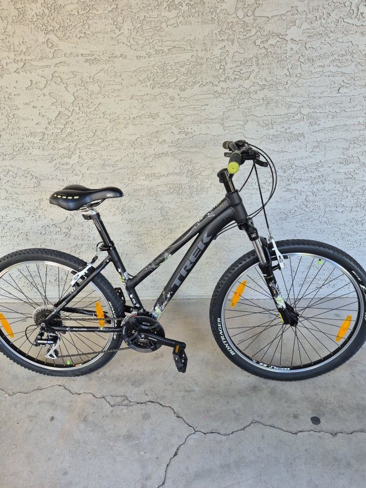 2012 26" Trek Skye S Women's Mountain Bike