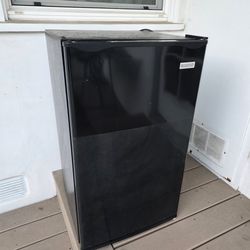 Igloo 3.2 Cu. Ft. Mini Fridge