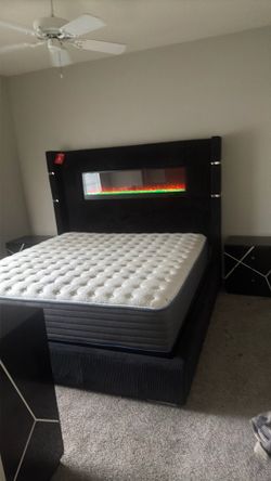 4pc king bed set with mattress mirror dresser and 2 night stands