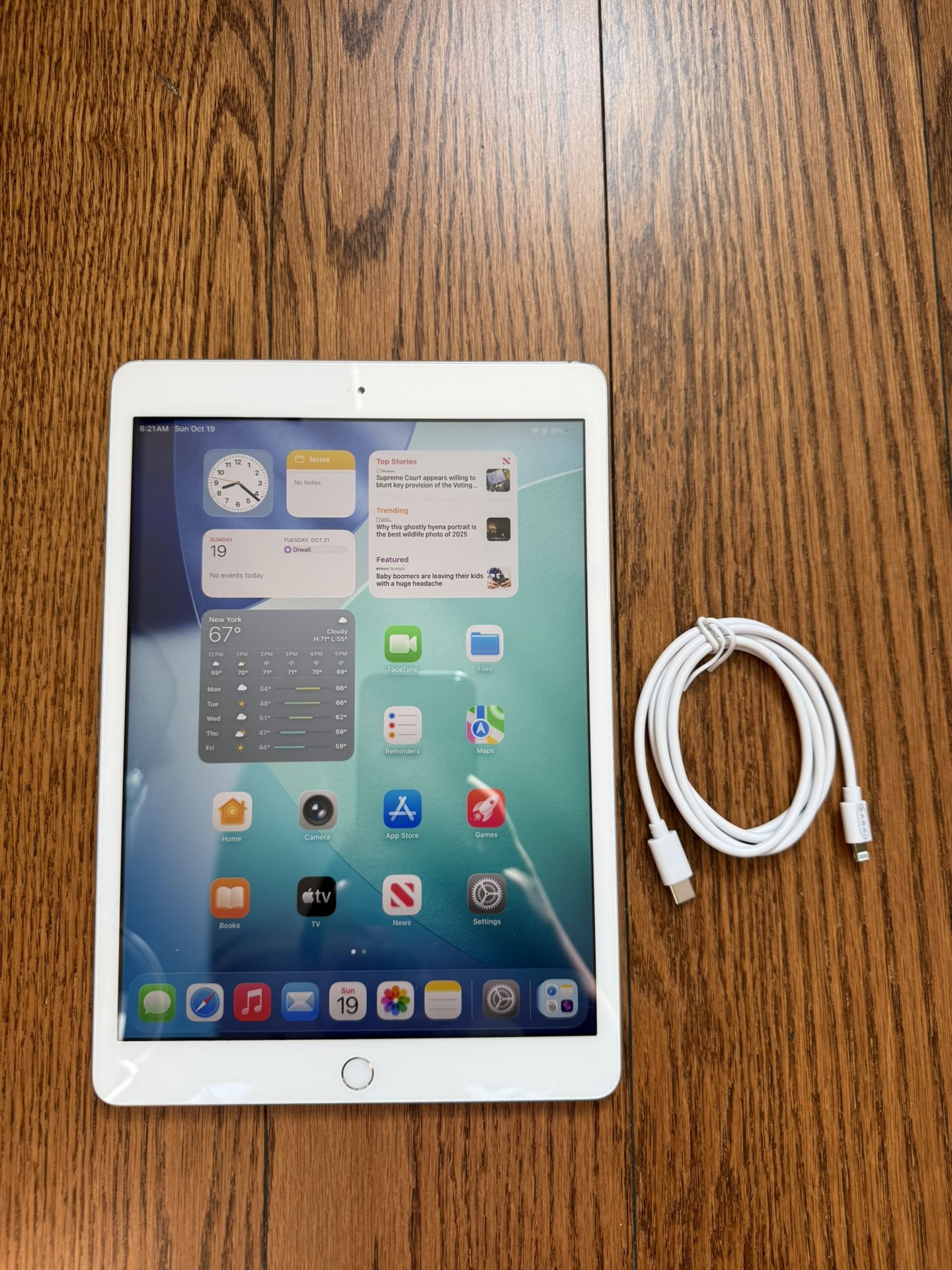 Apple iPad 8th Gen 128GB Fully Functional with Charging cable