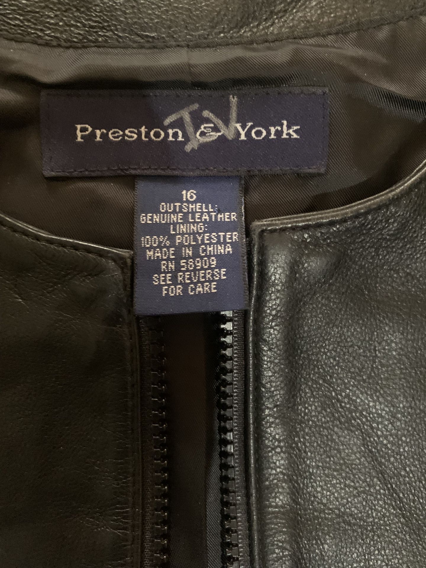 Preston & York Smirk Vest 2 Piece
