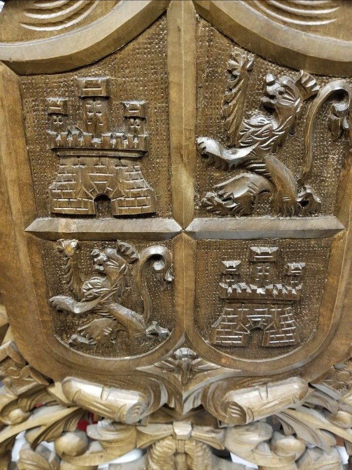 Carved Crest