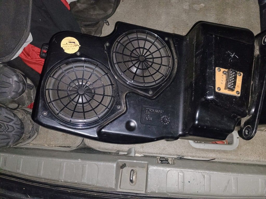 BMW X5 E53 - OEM Subwoofer Enclosure (2-8" Subs)