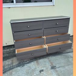 Dresser/ Eight drawers dresser