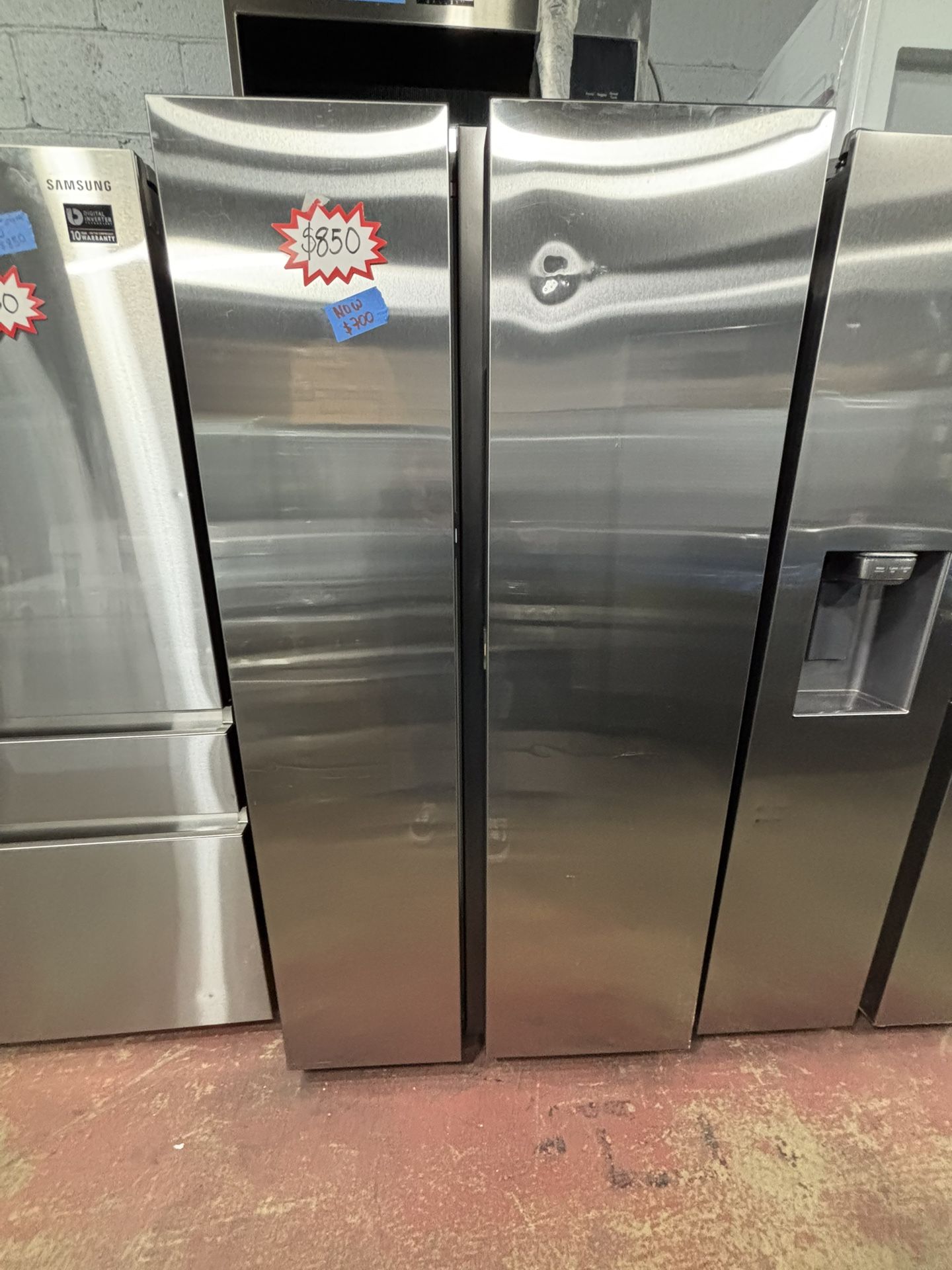 Samsung Side/side Refrigerator. New Scratch/dent