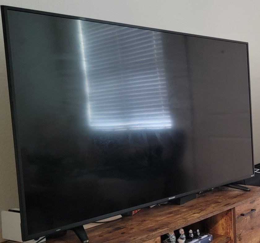 TV NOT Working FOR SALE AS IS  For Parts. 
