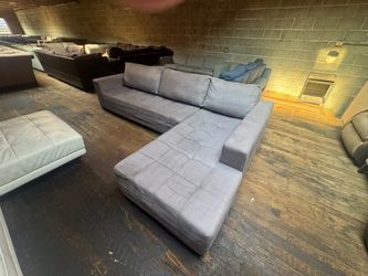 Contemporary Light Gray Sectional – Sleek & Stylish (WE DELIVER)