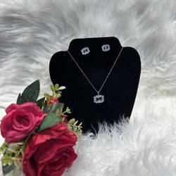 GG Necklace Set  Silver And Gold New 