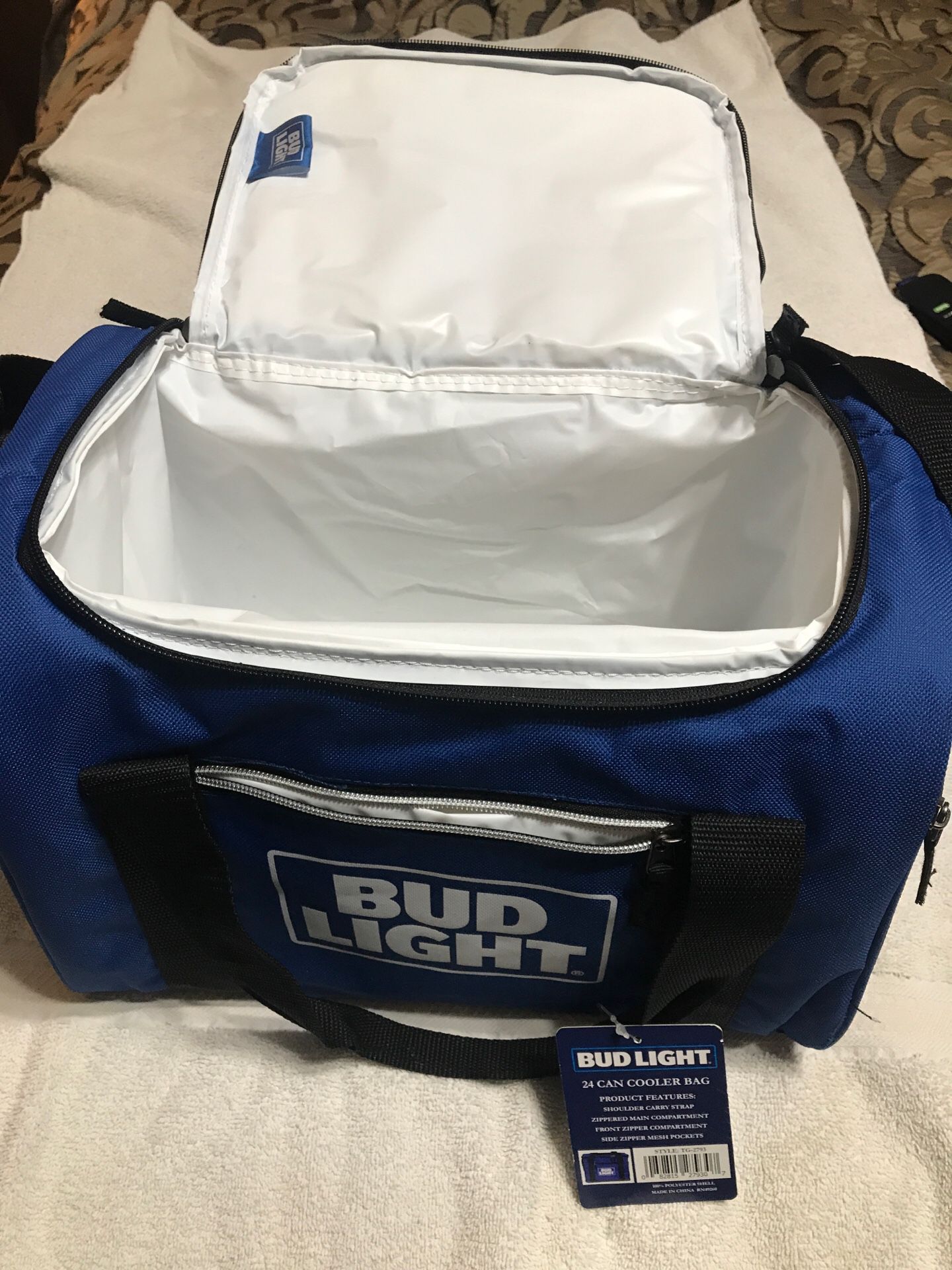 Bud Light 24 Can Cooler Bag w/tags.