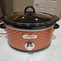 Brentwood Scallop Pattern 4.5-Quart Slow Cooker, Model SC- 140C, Copper

