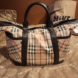 This is a beautiful Pre-Loved Authentic Haymarket Nova Check Burberry Purse $275