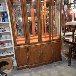Drexel Heritage Yorkshire Collection Yew Wood Display Cabinet China Hutch