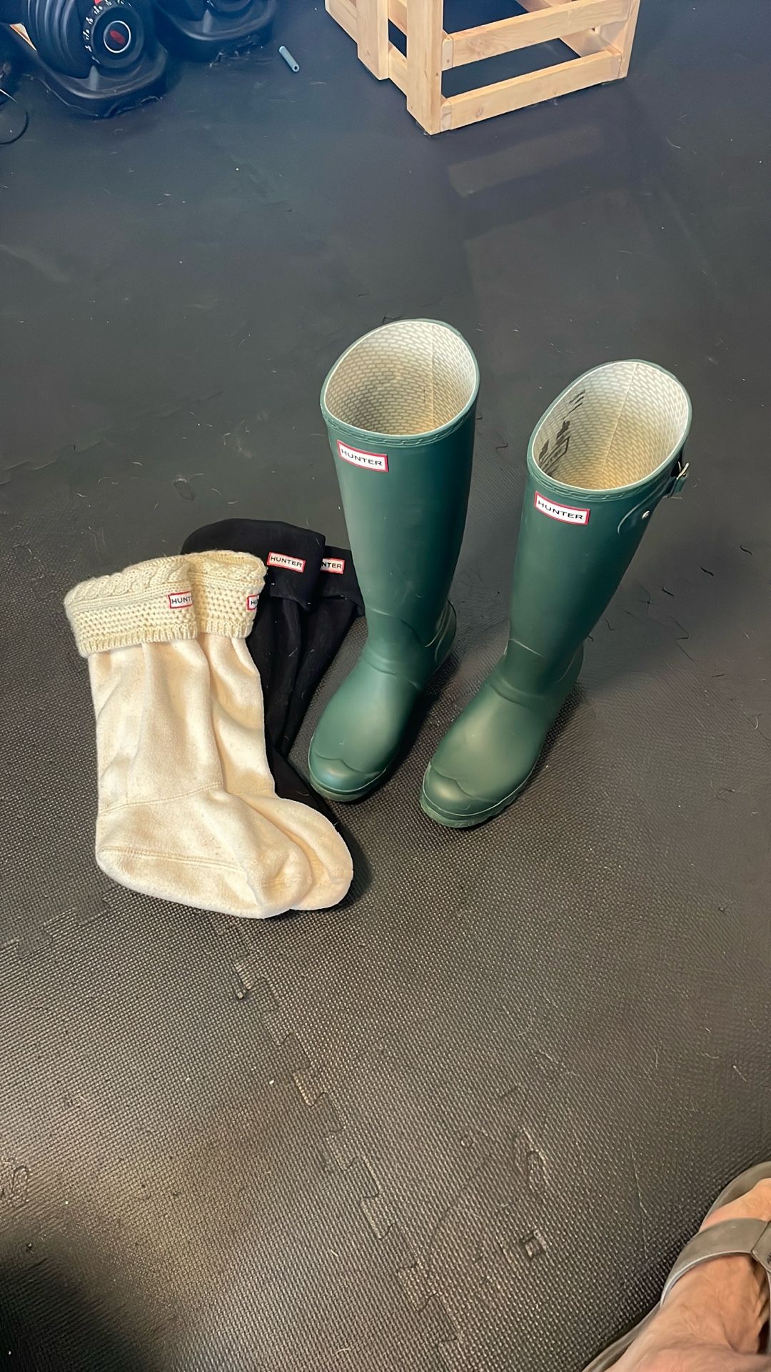 Women’s Hunter Boots - Size 8 - With 2 Sets Of Socks/liners
