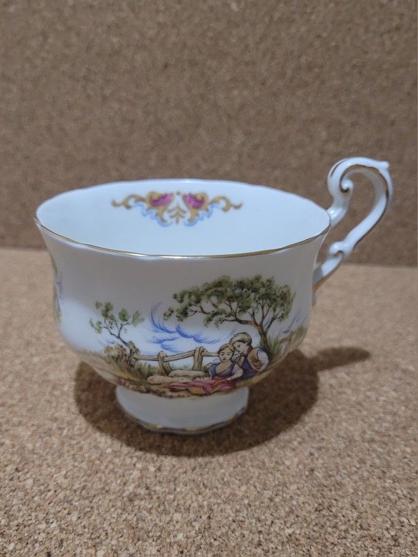 ROYAL CREST FINE BONE CHINA TEA CUP TOILE PATTERN ENGLAND - EXCELLENT.