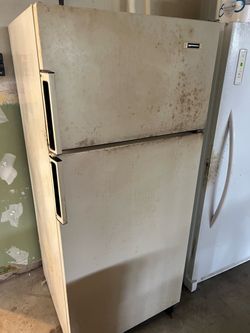 White Top-Freezer Refrigerator