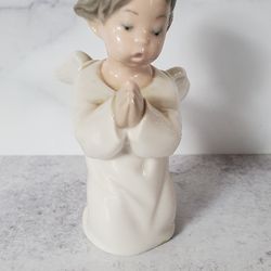 Lladro Angel praying figurine